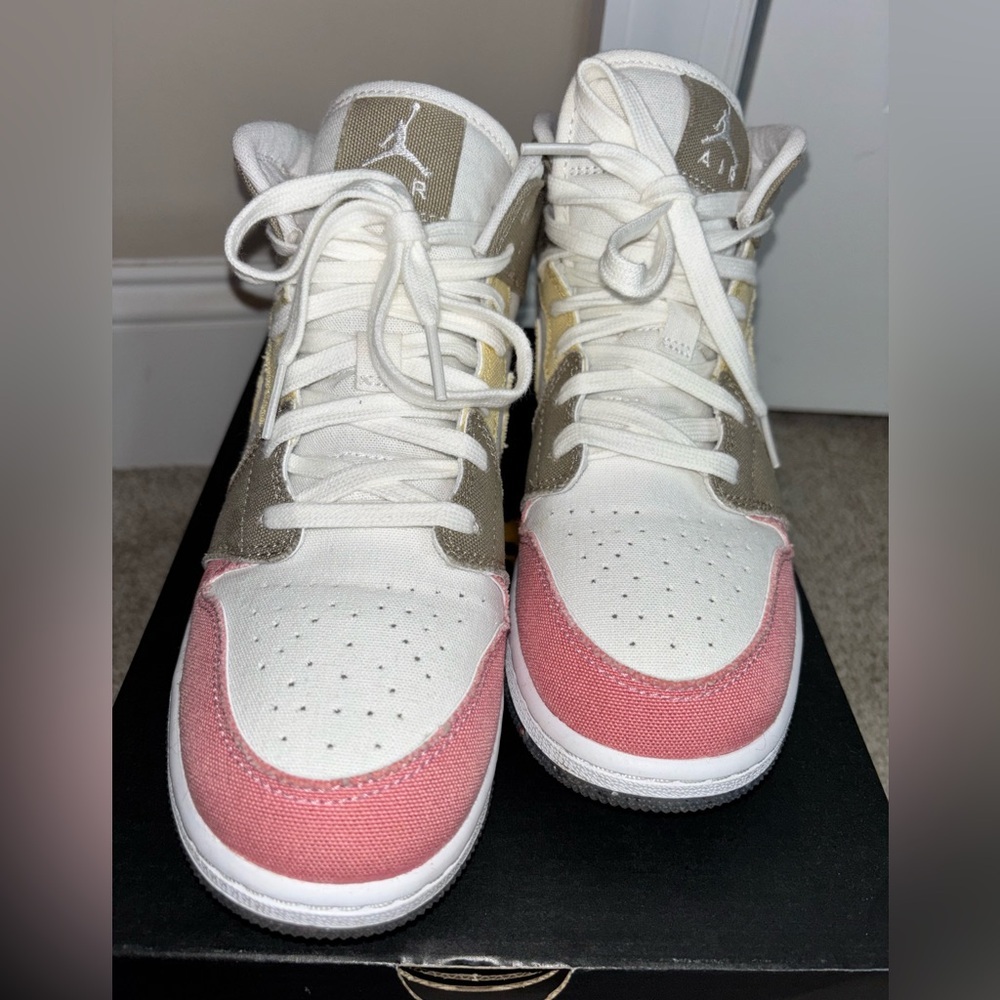 Jordan 1 Mid SE Flowerchid Pastel /Vivid Green/Blanc 6.5 Youth - Picture 6 of 9